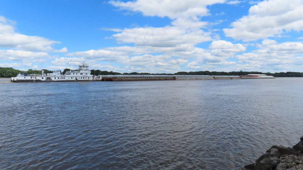 A Ben Wagner - CNTN-Barge on Mississippi River.jpg